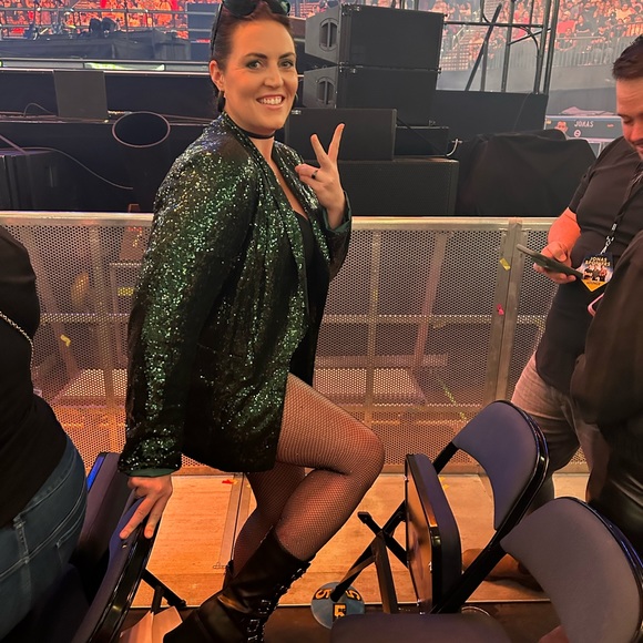 LAREE IS LIVE - FREE LABUBUS AND HUGE DEALS 🤖💕❤️ - Picture 3 of 5